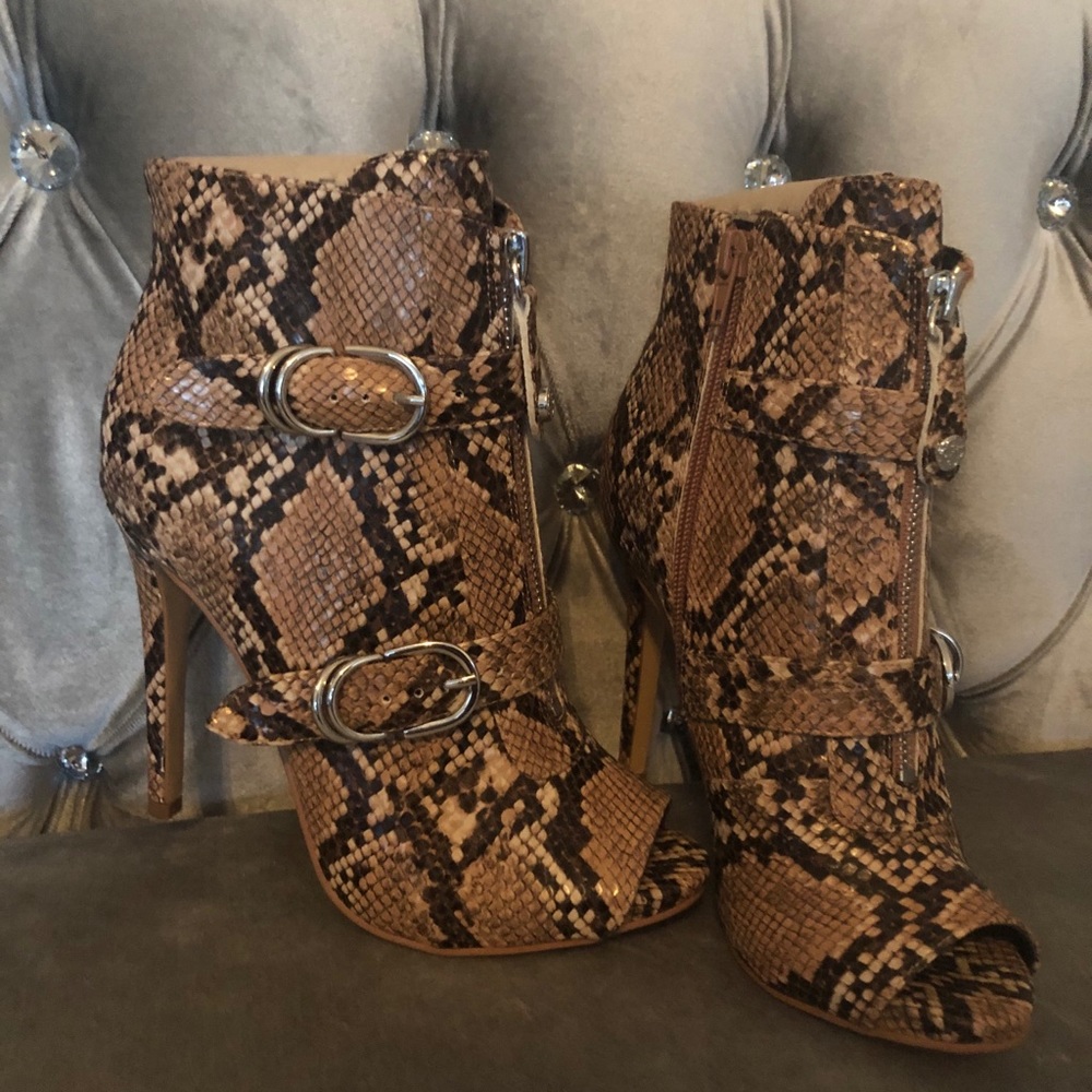 Heels boots
